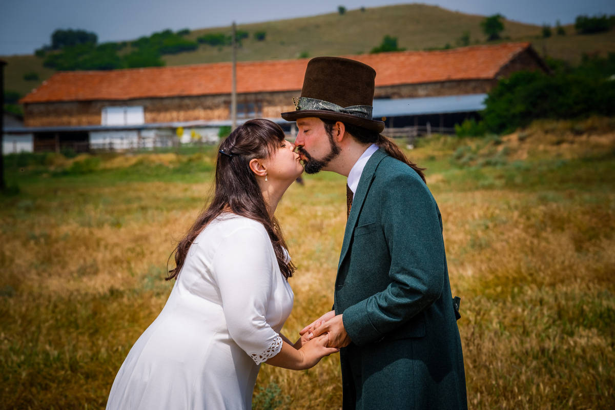 tel.: +359888519167; www.fototo.be; www.facebook.com/IvanBanchevPhotography Сватбена фотография от добър сватбен фотограф Иван Банчев
