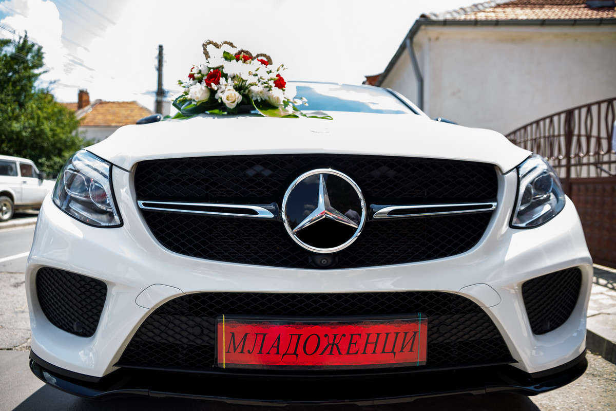 Моменти от сватбата на Р&П. Сватбена фотография от добър професионален фотограф Иван Банчев.