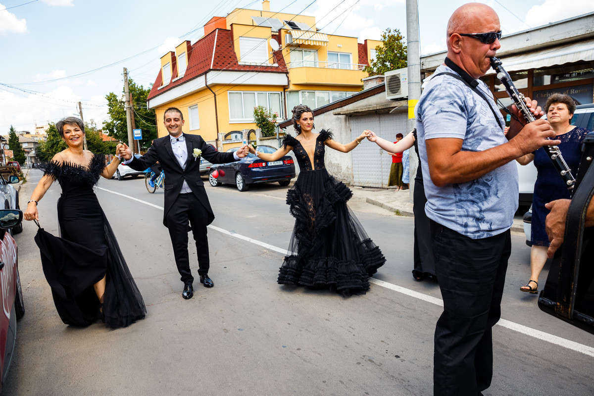 Моменти от сватбата на Р&П. Сватбена фотография от добър професионален фотограф Иван Банчев.