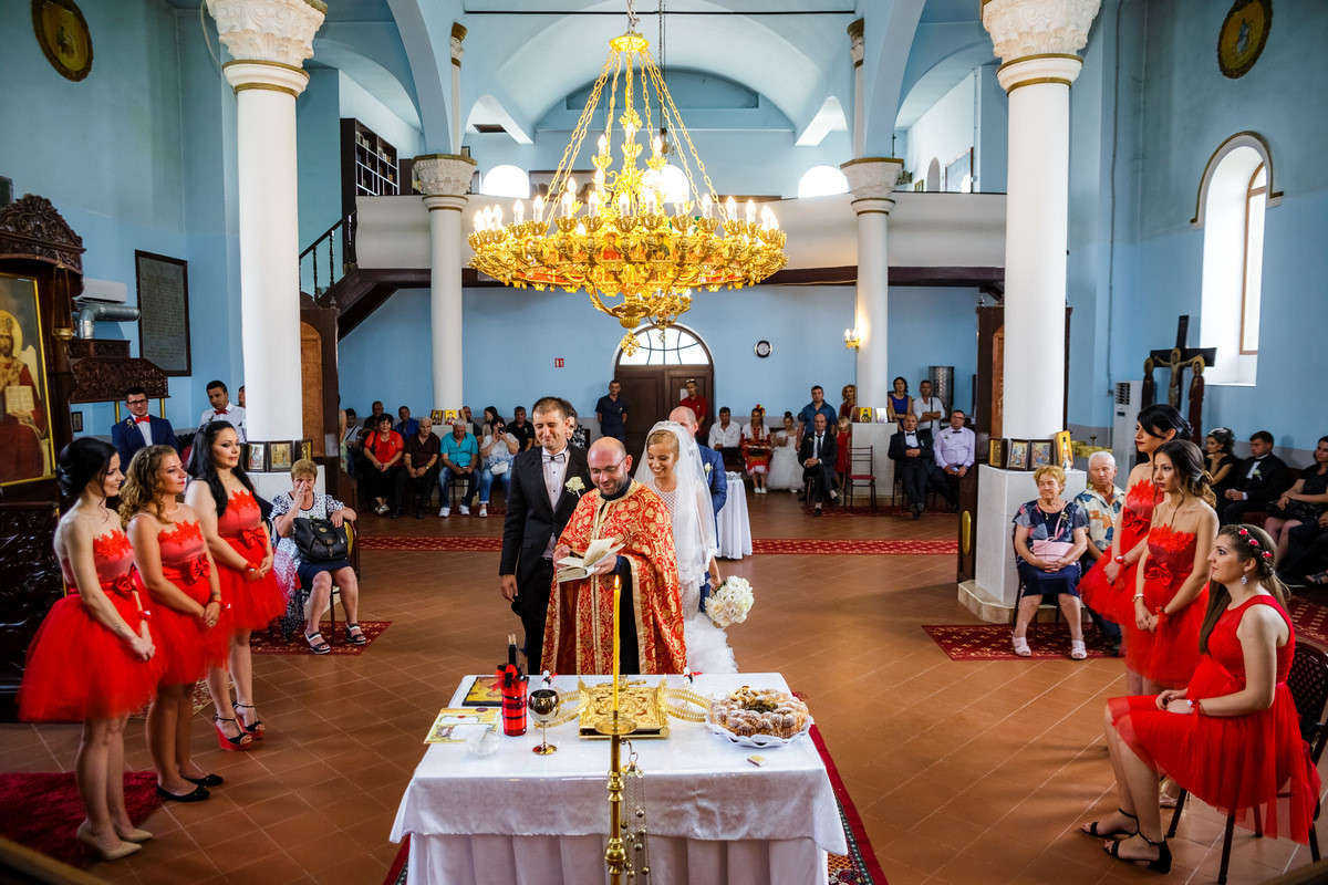 Моменти от сватбата на Р&П. Сватбена фотография от добър професионален фотограф Иван Банчев.
